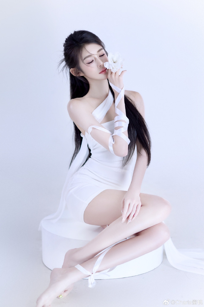 谢贤前妻甄珍得知谢贤去世消息难过落泪：他对我那么好那么照顾我